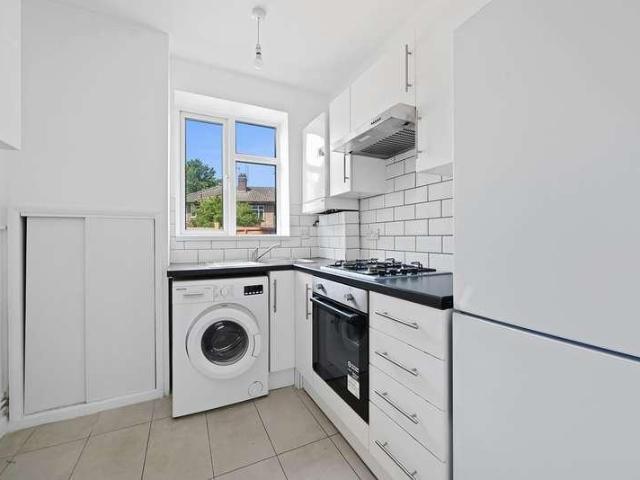 Flat for sale in Dollis Hill, Greater London