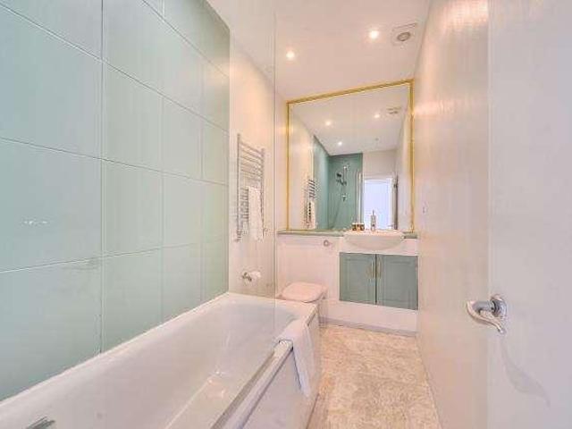 Flat for sale in Kensington, Greater London