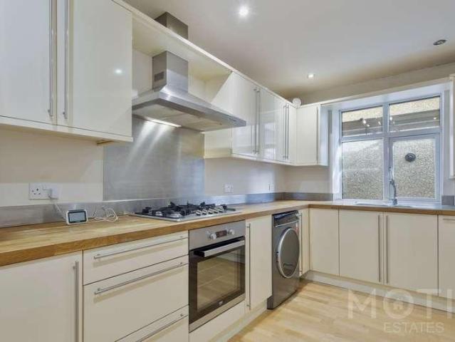 Flat for sale in Folkestone, Morehall