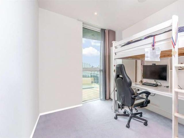 Flat for sale in Wandsworth, Greater London
