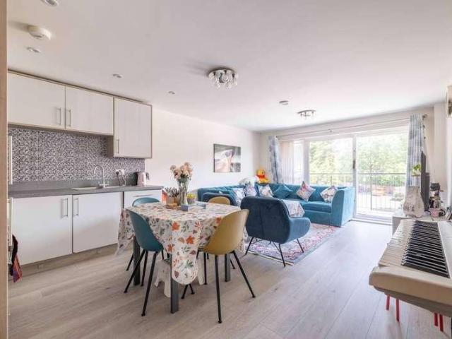 Flat for sale in Slough