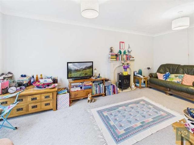 Flat for sale in Chedburgh, Suffolk