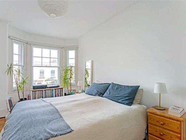 Flat for sale in Highbury, Greater London
