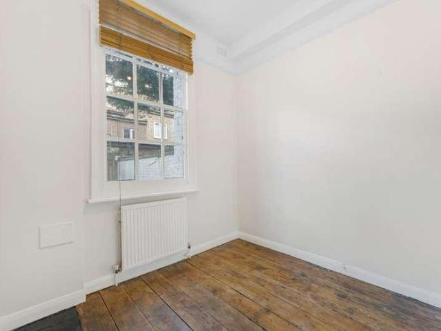 Flat for sale in West Hackney, Greater London