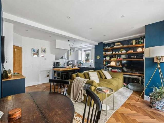 Flat for sale in Stoke Newington, Greater London