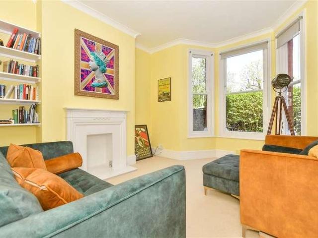 Flat for sale in Woodford Green, Greater London