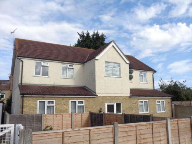 Flat for sale in Alton Barnes, Essex