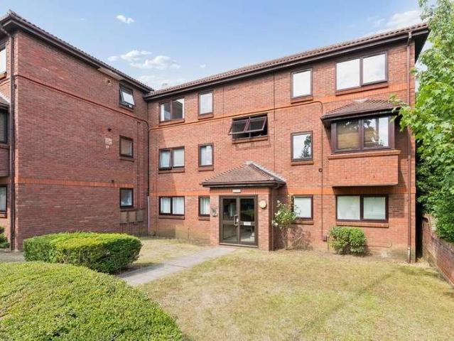 Flat for sale in Whitehill, King's Walden