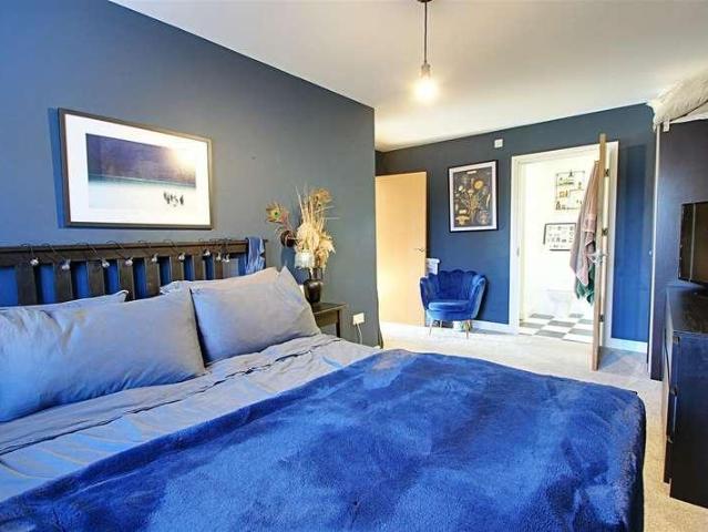 Flat for sale in Batchworth, Hertfordshire