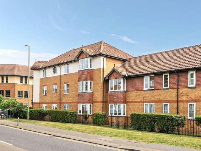 Flat for sale in Row Town, Surrey