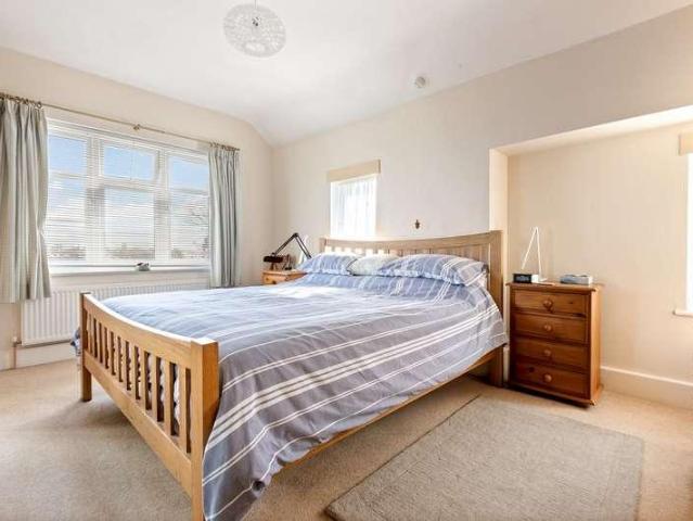 Flat for sale in Shinfield