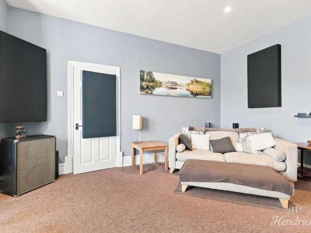 Flat for sale in North Shoebury, Alton Barnes
