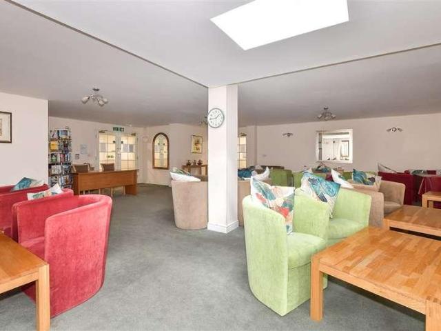 Flat for sale in Three Bridges, Crawley