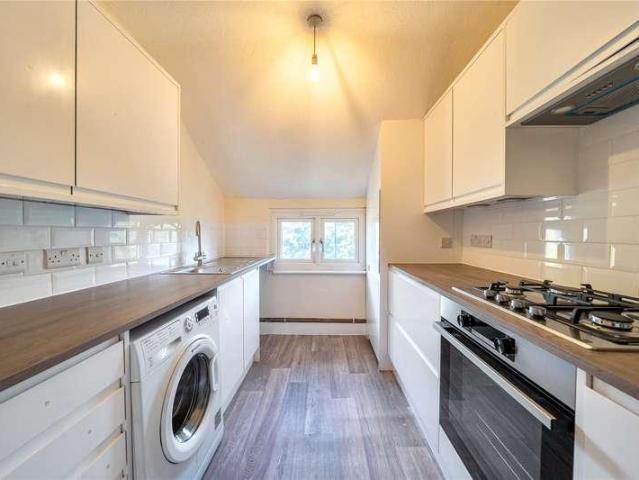 Flat for sale in London Borough of Wandsworth, Greater London