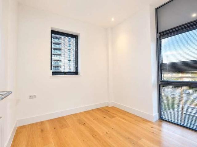 Flat for sale in London Borough of Croydon, Greater London