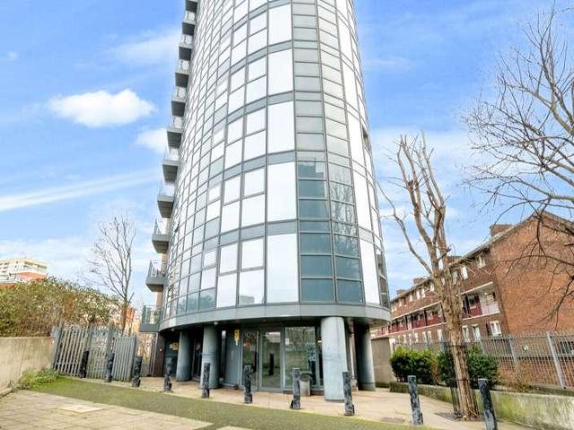 Flat for sale in Stratford Marsh, Greater London