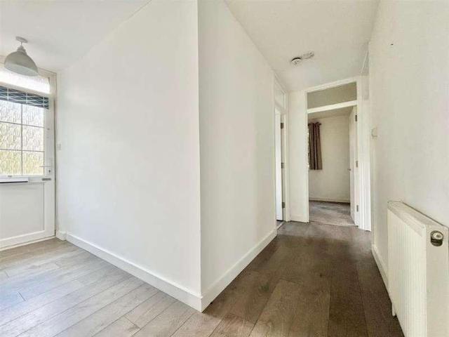 Flat for sale in Sevenoaks, The Butts
