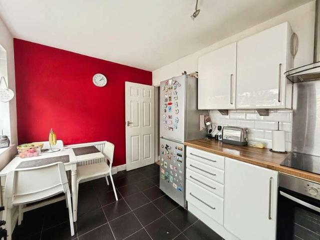 Flat for sale in Oakham Park