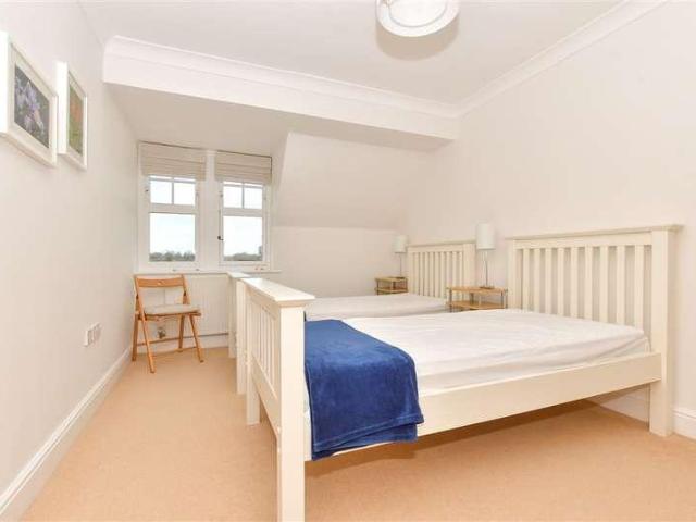 Flat for sale in Acol, Kent