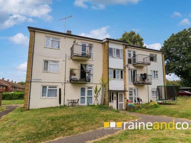 Flat for sale in Hatfield, Fretherne
