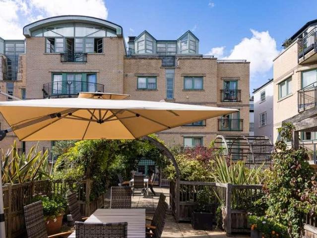 Flat for sale in Kensal Town, Bayswater