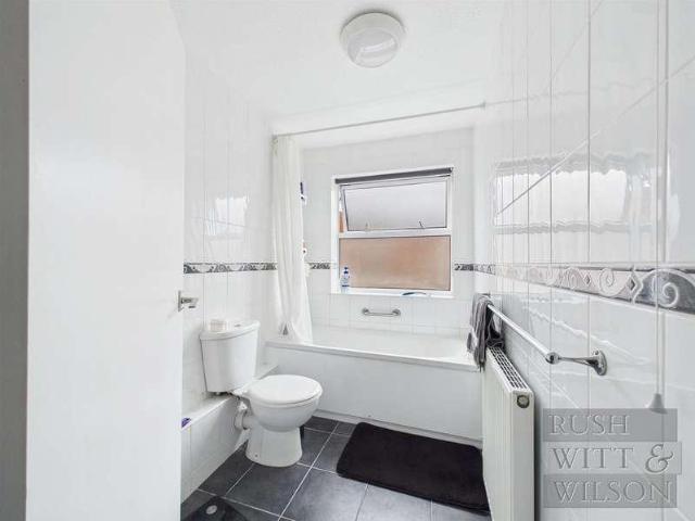 Flat for sale in Old Town, Rother