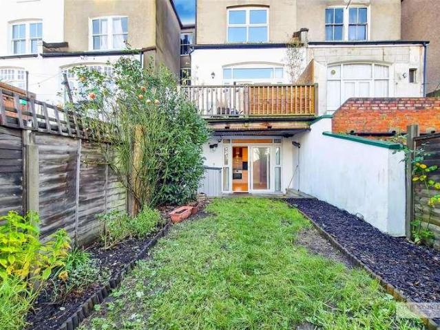 Flat for sale in West Norwood, Greater London