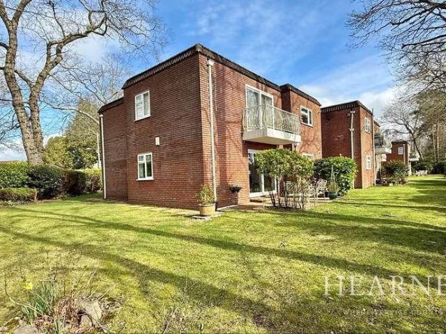 Flat for sale in Tricketts Cross, Ferndown