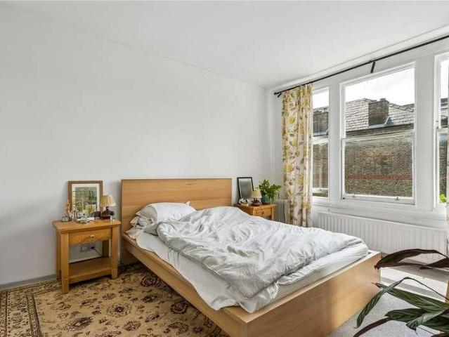 Flat for sale in Highbury, Greater London