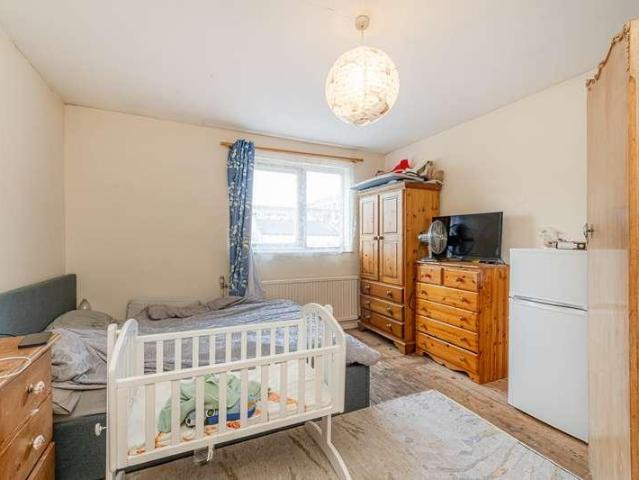 Flat for sale in Hornsey, Greater London
