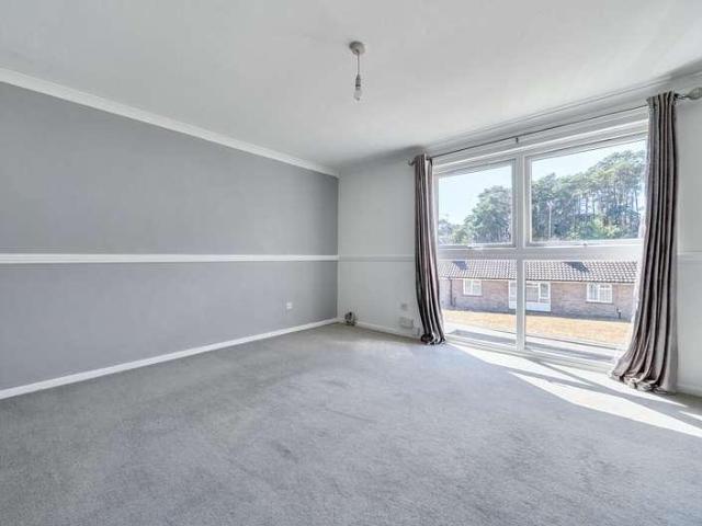 Flat for sale in Easthampstead, Bracknell