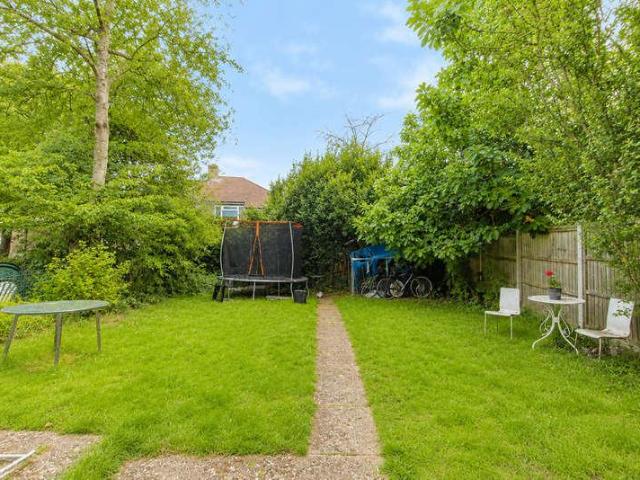 Flat for sale in Brondesbury, Greater London