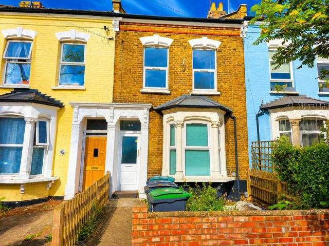 Flat for sale in South Tottenham, Greater London