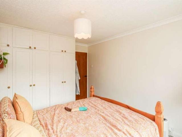 Flat for sale in Newmillerdam, West Yorkshire