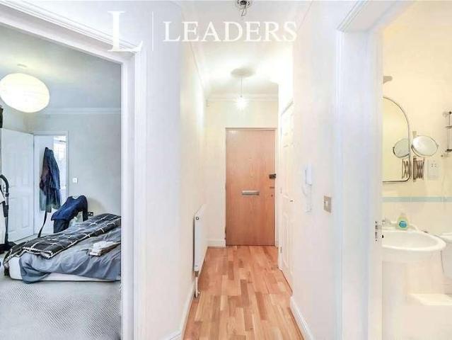Flat for sale in Four Elms, The Butts