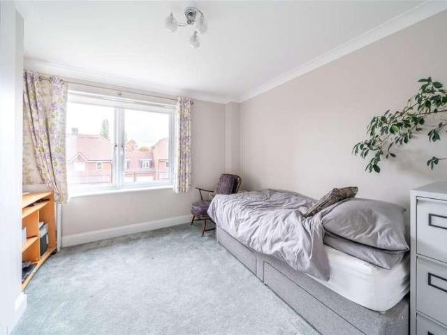 Flat for sale in Leatherhead, Mole Valley