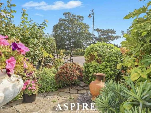 Flat for sale in Southend-on-Sea, Essex