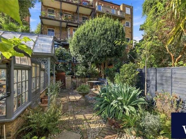 Flat for sale in London Borough of Haringey, Greater London