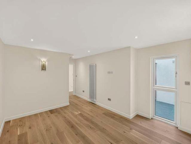 Flat for sale in Chalk Farm, Greater London
