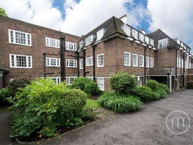 Flat for sale in Golders Green, Greater London