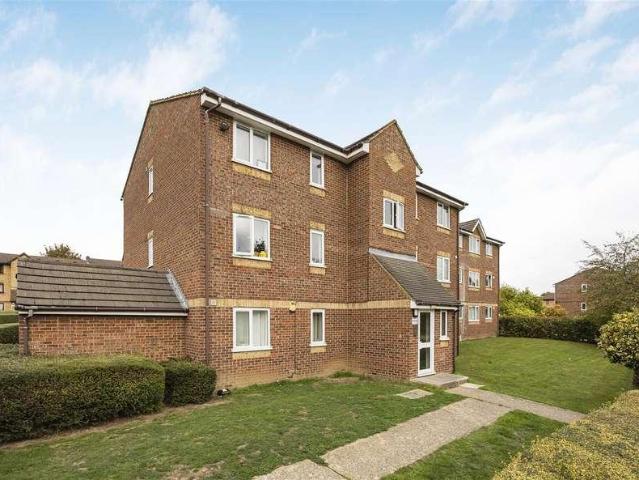 Flat for sale in Slough