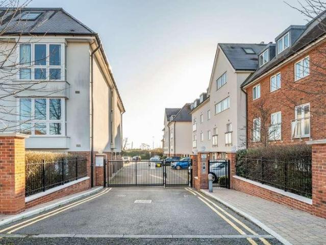 Flat for sale in Greater London