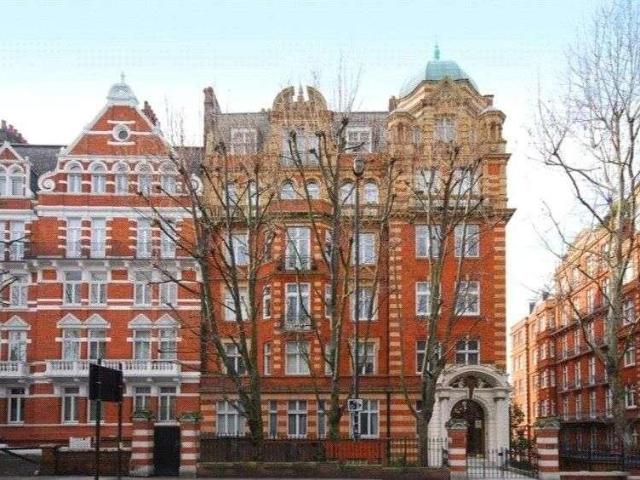 Flat for sale in St. John's Wood, Greater London