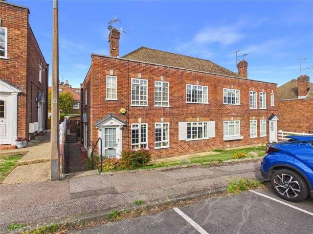 Flat for sale in Bushey Heath, Hertsmere