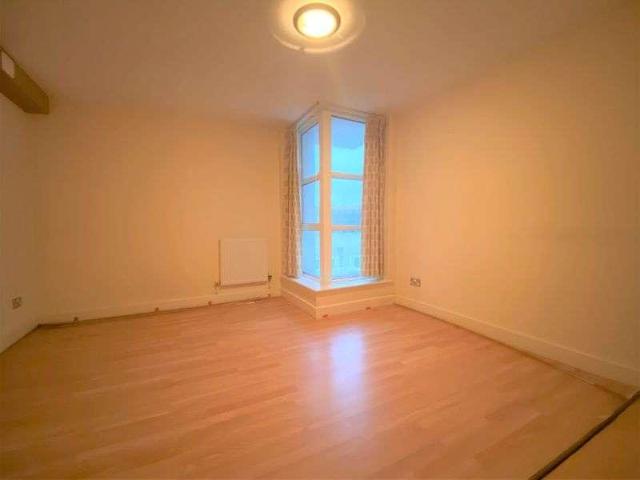 Flat for sale in Silvertown, Greater London