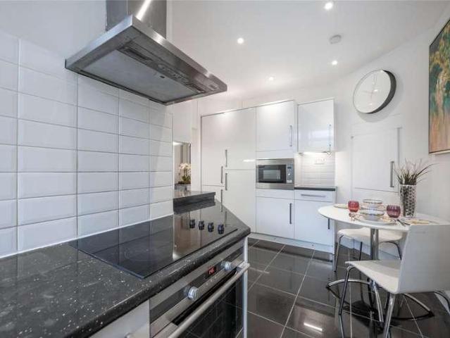 Flat for sale in St. John's Wood, Greater London