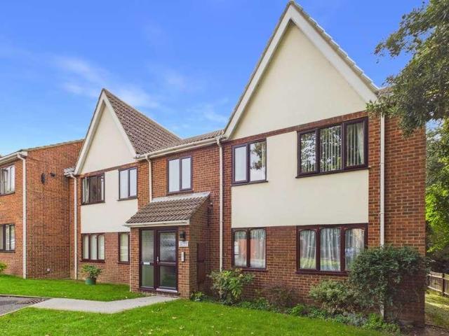 Flat for sale in West Cliff, Thanet
