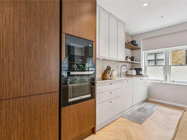 Flat for sale in Seven Dials, Bloomsbury
