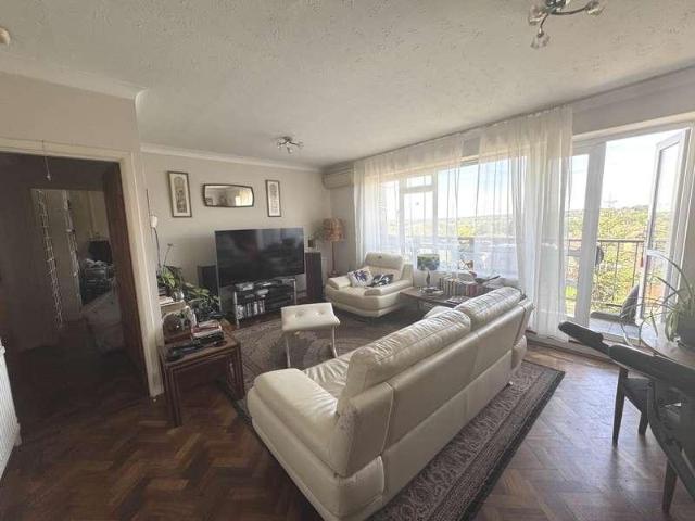 Flat for sale in Elstree and Borehamwood, Elstree