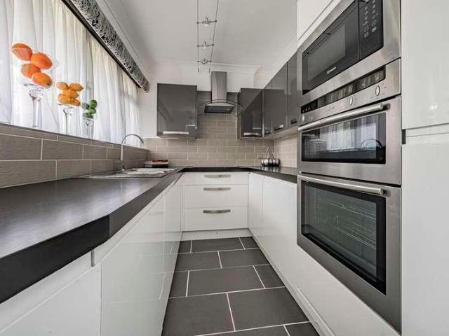 Flat for sale in Denham, Gerrards Cross and Chalfonts Community Board, Denham Garden Village